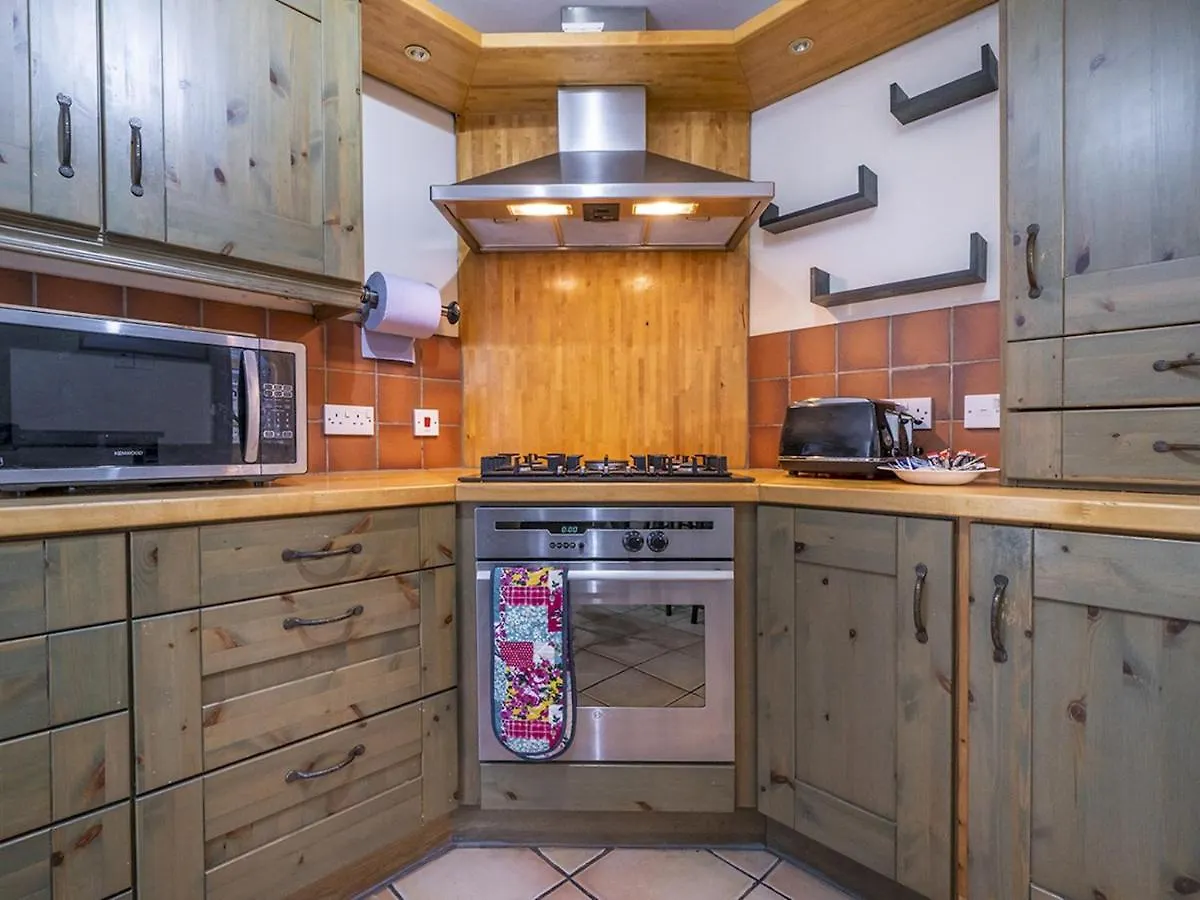Holiday home Pass The Keys Fab Townhouse Near Queens With Huge Tv & Recliners Belfast