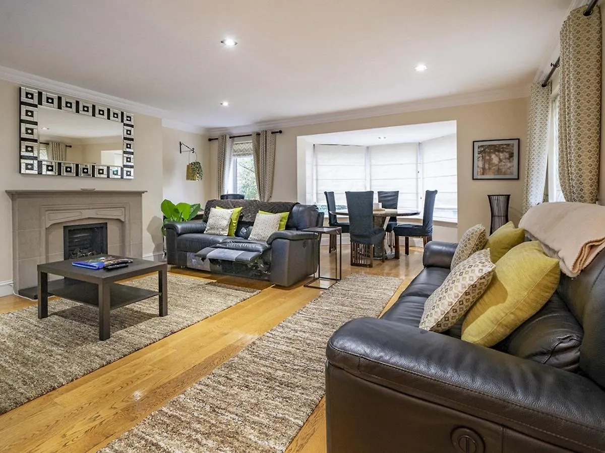 Holiday home Pass The Keys Fab Townhouse Near Queens With Huge Tv & Recliners Belfast United Kingdom