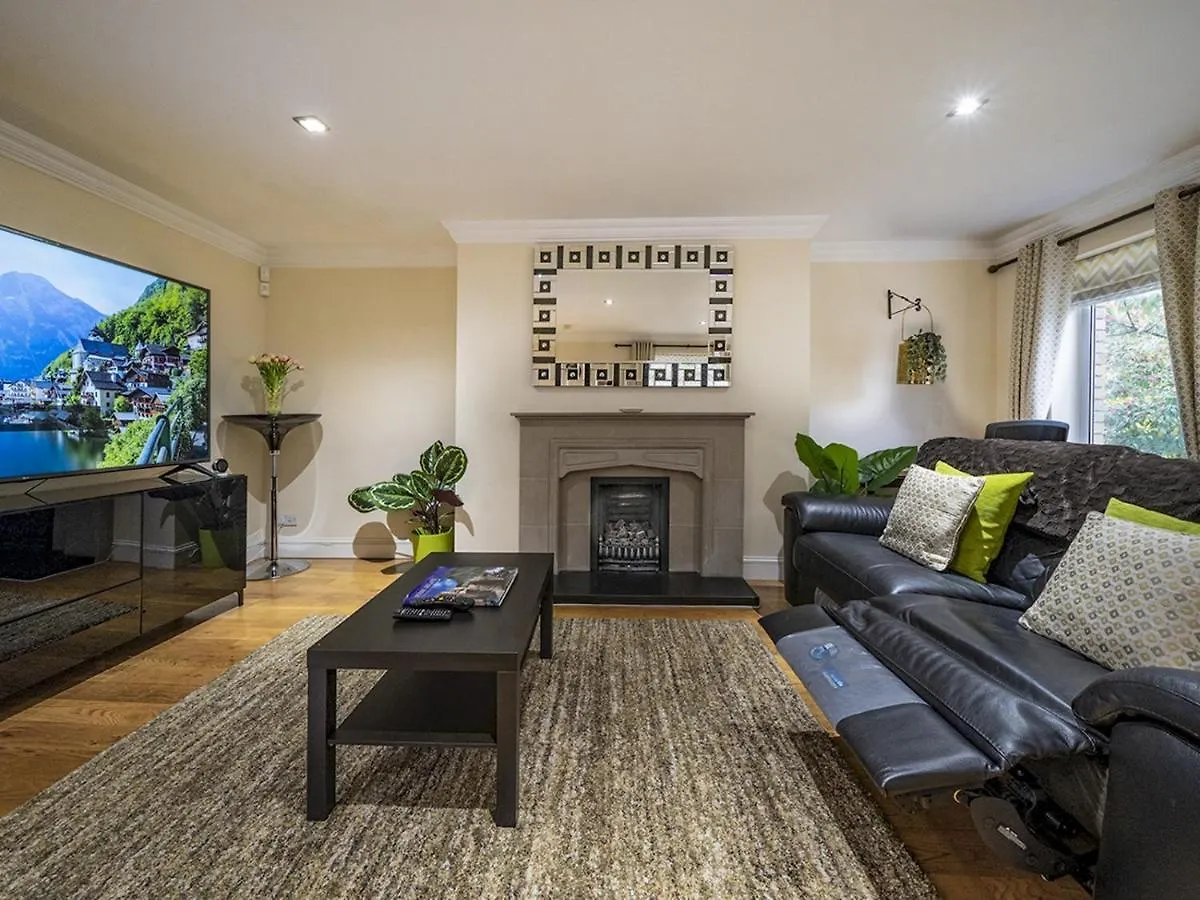 Holiday home Pass The Keys Fab Townhouse Near Queens With Huge Tv & Recliners Belfast