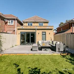  Holiday home Stylish 4 Bed House In With Garden & Parking United Kingdom