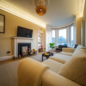  Apartment Spacious Flat, Close To The Centre With Scenic Views United Kingdom