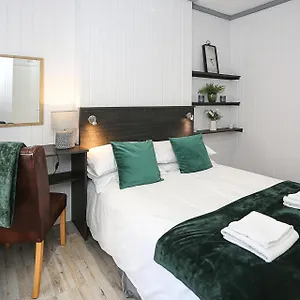 2* Hotel Oyo Queens Quarter