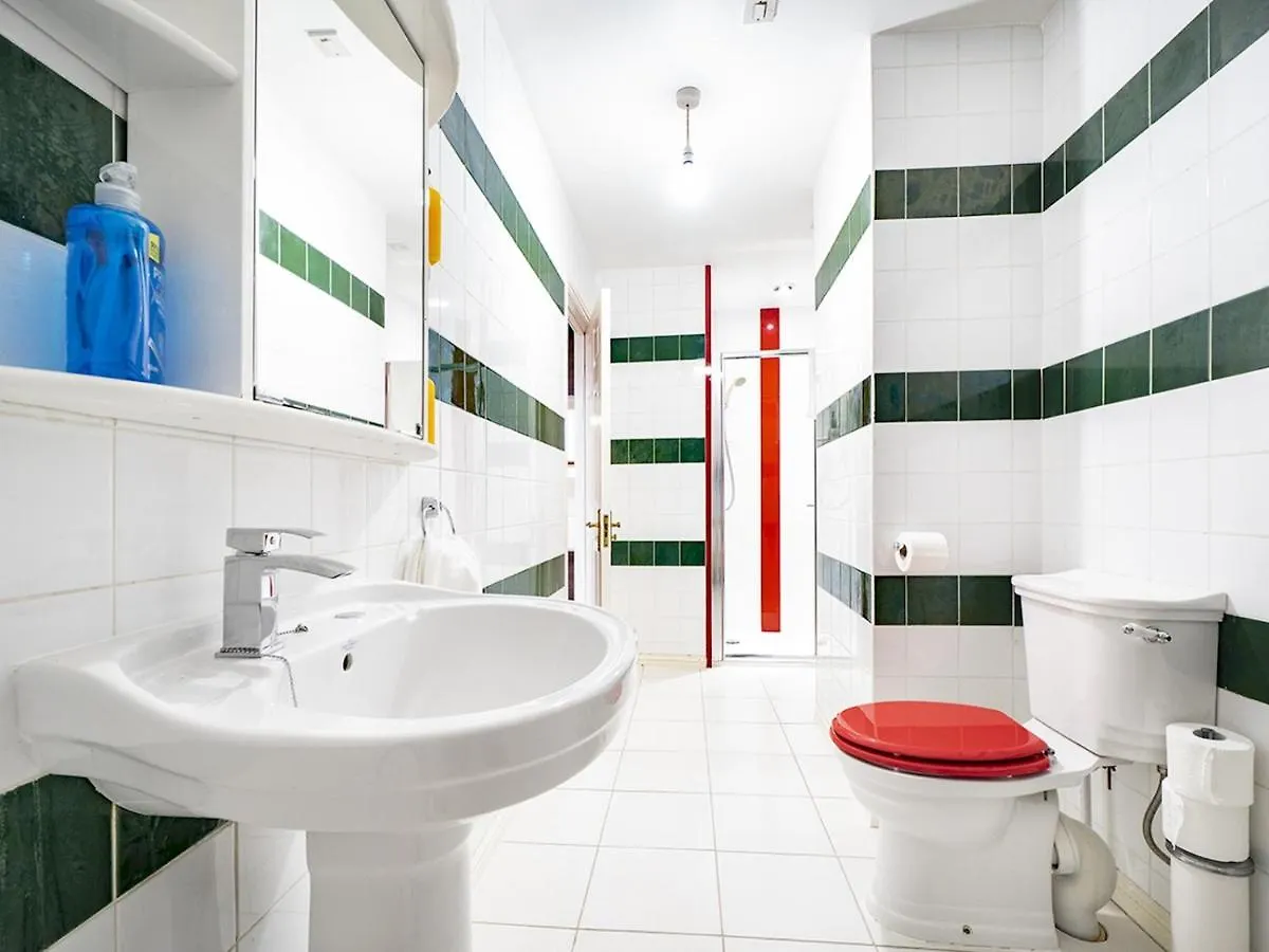 Pass The Keys Fab Townhouse Near Queens With Huge Tv & Recliners 贝尔法斯特