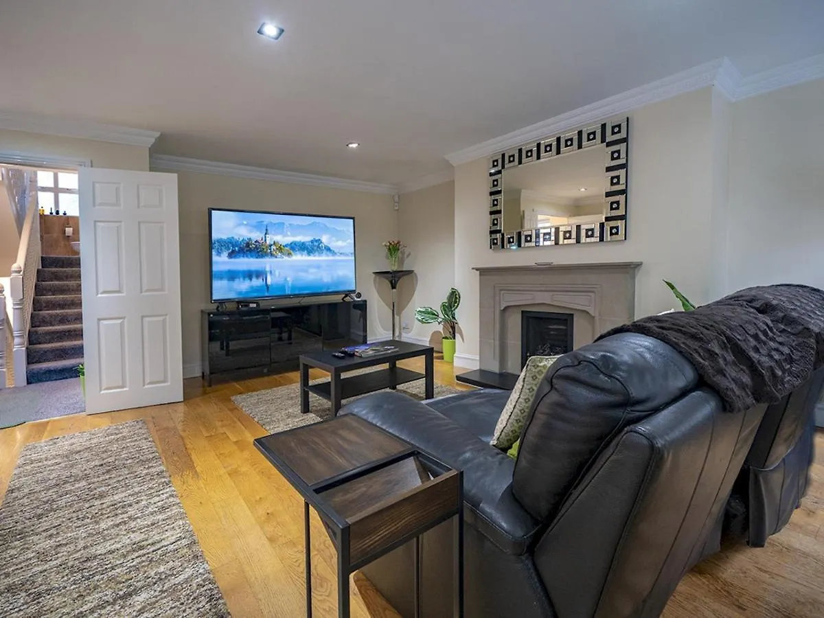 度假居 Pass The Keys Fab Townhouse Near Queens With Huge Tv & Recliners 贝尔法斯特